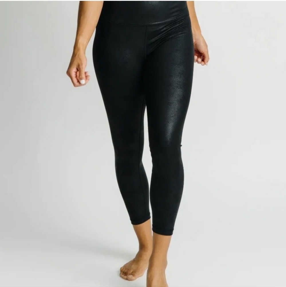 NWT Zyia Black Distressed Bleecker Street Hi-Rise 7/8 24"